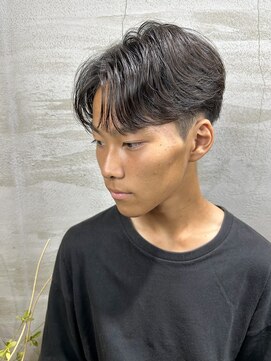 ヘアアンドビューティー クローバー(Hair&Beauty Clover) アイロンなし！カットだけで作る毛流れセンターパート