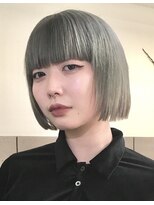 フイ(HUI)&nbsp;ハイトーングレーシルバーぱっつんボブ/natsuki 金山 レイヤー