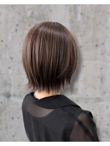 カットワークススリックバイフェローズ(CUT WORKS SLICK by fellows) 赤みを抑えて軽やかに見せる艶ショートボブ