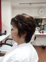 美容室 マムズ&nbsp;50代60代ショート白髪ぼかしハイライト