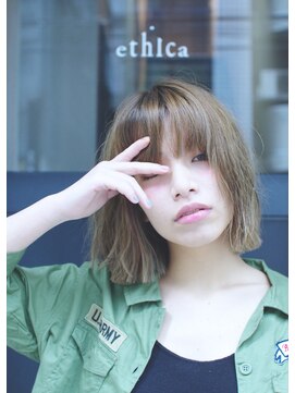 エシカ(ethica) [ethica_南船場] プレーンアッシュ×ナチュラル切りっぱなしボブ