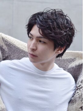 バイフィフス 原宿/表参道(by fifth) センターパート/ツイストスパイラルパーマ/刈り上げなし