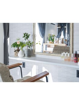 お洒落空間で、髪のお悩みや理想のスタイルをゆっくり相談出来る◇丁寧なカウンセリングと透明感カラーが◎