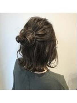 ボタニウムドットハイクバイアールサロン(BOTANIUM.Hk by Rr SALON) 【BOTANIUM.Hk by RrSALON】ミディアムハーフアップ