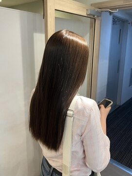 エイチ 梅田(H) ミニウルフホワイトグレージュレイヤーカット大人ショート美髪