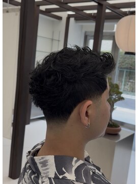 トウキョウ クラシック バーバー タウン(TOKYO CLASSIC BARBER TOWN) テーパーフェード