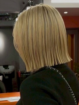 レブ 三条河原町(Reb,) タッセルボブダブルカラーウルフカットシースルーマッシュ韓国