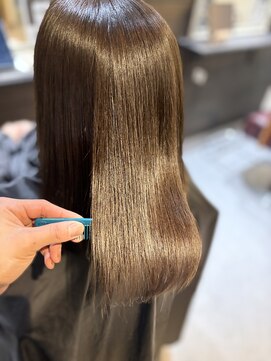ロウ トウキョウ 八王子店(RAW TOKYO) 【艶感ブラウン×髪質改善ストレート】
