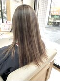 「ハイライト」ケアブリーチメッシュにシルバーベージュ