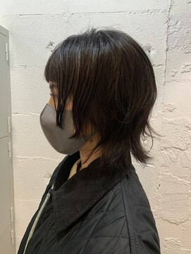 エム(EM) オン眉ウルフカット/小豆カラー