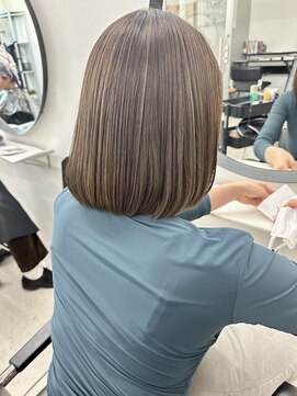 ヒビヲ(HIBIO) シークレットハイライト　白髪ぼかしハイライトボブベージュ