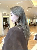ブリーチヘア オリーブベージュ 明るめ ロングヘア