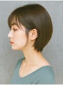 パールベージュのショートボブ×ハッシュカット