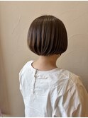 内巻きに収まるミニマムボブ