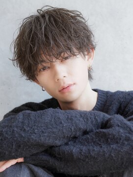 カライングドゥ(ing deux) ツイストスパイラルパーマミディアムパーマセンターパート