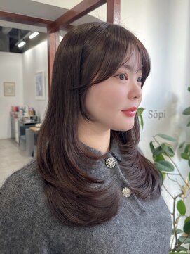 ソピ バイ インビテーション(sopi by invitation) ワンカール ミディアムレイヤー シースルーバング 顔周りカット
