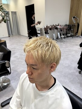 フルショウ 栄店(FURUSHO) 抜きっぱなし風金髪スパイキーショート