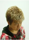 ブルーアッシュカラーの艶感スタイル。