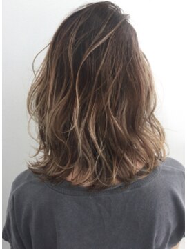 トルネード(TORNADO) 外国人風ウェービーロブ ハイライトバレイヤージュ グレージュ