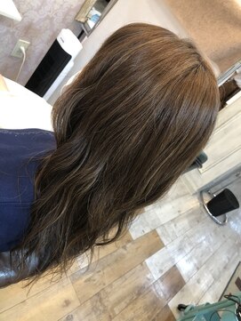 ハグエヴェック(HUG AVEC) ハイライトベージュ