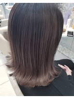 美容室 ルーフトップ(Roof top)&nbsp;グレー系グラデカラー