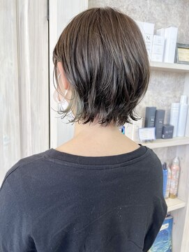 キャアリー(Caary) 福山市美容室Caary チラ見せインナーグレー 外ハネボブスタイル