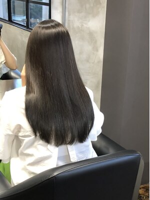 柔らかく自然なストレートヘアに♪ダメージを抑えた縮毛矯正で、絹のようになめらかな美髪へ導きます★