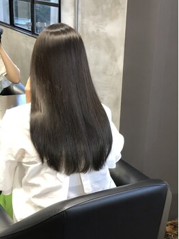 テン(TEN.)の写真/柔らかく自然なストレートヘアに♪ダメージを抑えた縮毛矯正で、絹のようになめらかな美髪へ導きます★