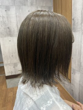 リズ(RIZ) 外ハネ切りっぱなし