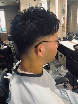 ディスイズバーバー(THIS IS BARBER) 爽やか メンズショート 黒髪 束感 ツーブロック【札幌】