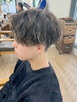 ネオリーブ クーロ メゾン 横浜(Neolive curro Maison)&nbsp;筋感ハイライト×縦落ちツイスパ【横浜メンズパーマ】