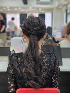 ビゼ 梅田(BIZE) 上品ポニーテール