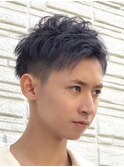 Haleブルーブラックニュアンスパーマスパイキーショートバーバー