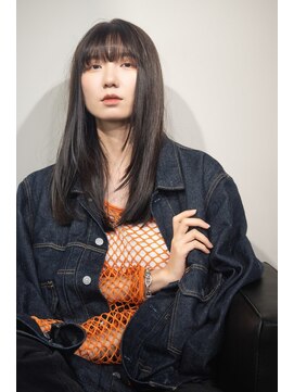 チカシツ(Chikashitsu) ワイドバング/レイヤー/ロング/暗めカラー/顔回りレイヤー