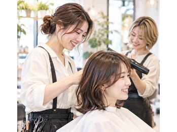ヘアサロン ビビット 志紀店(VIVIT)の写真/【志紀/八尾】歴10年以上の女性スタイリストが多く在籍☆女性目線でのご提案であなたのキレイを叶えます！