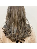 アローズソワン(HELLO'S SOIN)&nbsp;細かいハイライトが可愛いナチュラルハイライト　2/19