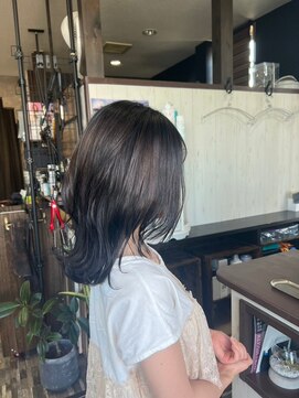 ヘアー リードレス(hair Re:dress) 10代20代アッシュカラーブルーブラックくびれ巻きミディアム