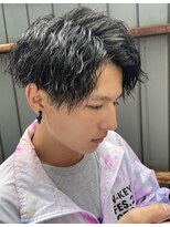 フリーク バーバーショップ 都島店(FREAK BARBER SHOP) 黒髪前下がりセンターパートツイストスパイラルパーマ