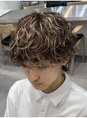 渋谷波巻きスパイラルパーマサーフカール外国人風メッシュカラー