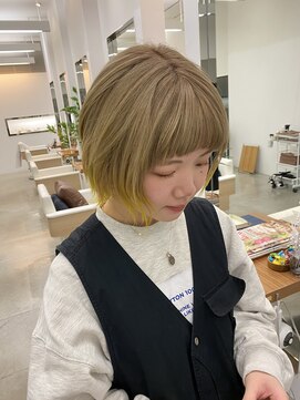 カッツ 駅家店(CUT S) ベージュ×イエロー