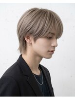 メロウ(mellow)&nbsp;マッシュウルフ×柔らかベージュカラーでナチュラルに垢抜ける♪