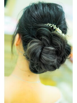 ミュゼドゥラペ(Musee de Lapaix) 三つ編みだんご