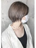 スッとまとまるショート×脱白髪染めハイライト