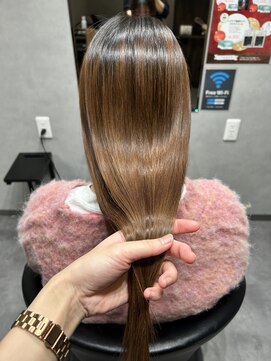 アクロマティック(Achromatic) 艶髪縮毛矯正