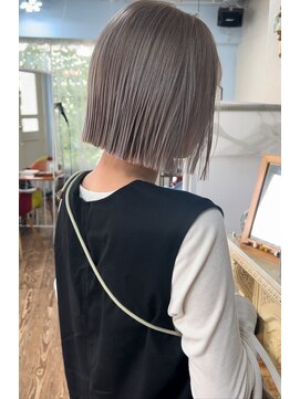 アンメリーアン(Ann merry ann) 20代◎切りっぱなしボブ/ダブルカラー/ミルクティベージュ