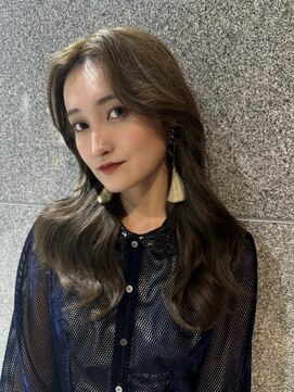 メイカ(MEIKA) ”オリーブベージュ×ふんわりカール” なかもと はな