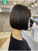 首が長く見えるボブ　縮毛ボブ　地毛風ストレート　切りっぱなし