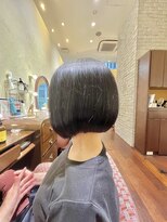 エルサフィロ ヨドヤバシ(el zafiro yodoyabashi) 【el zafiro yodoyabashi】暗め白髪馴染ませボブスタイル