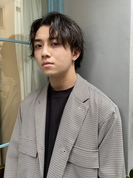 メンズセンターパート　フェザーパーマ　アッシュブラック