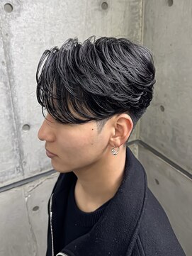 オーシャントーキョー ホワイト 原宿(OCEAN TOKYO WHITE) 刈り上げセンターパートニュアンスパーマ前下がり黒髪ビジネス